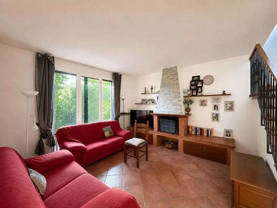 Immagine 11 di Villa in vendita  a Lucca