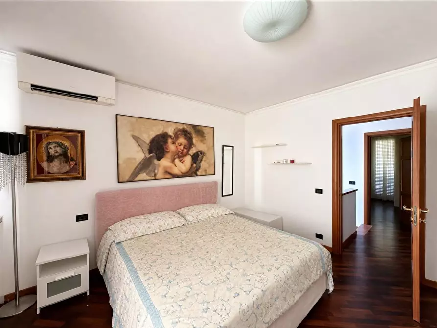 Immagine 24 di Villa in vendita  a Lucca