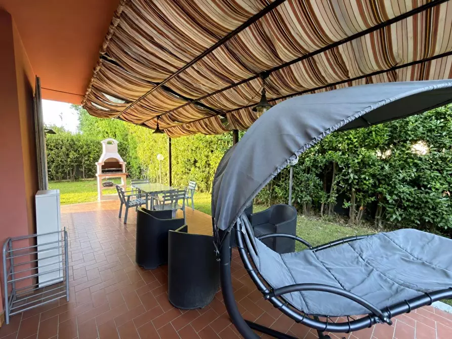 Immagine 6 di Villa in vendita  a Lucca