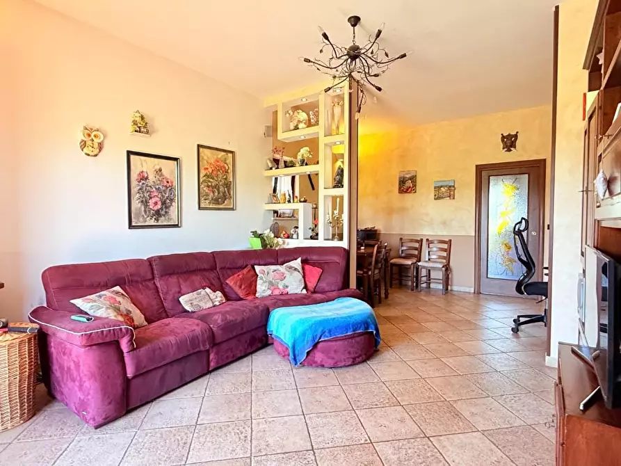 Immagine 4 di Appartamento in vendita  a Massa E Cozzile