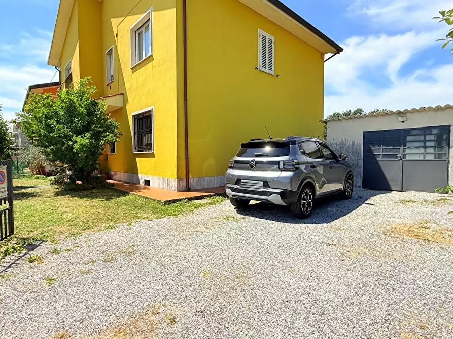 Immagine 1 di Appartamento in vendita  a Massa E Cozzile