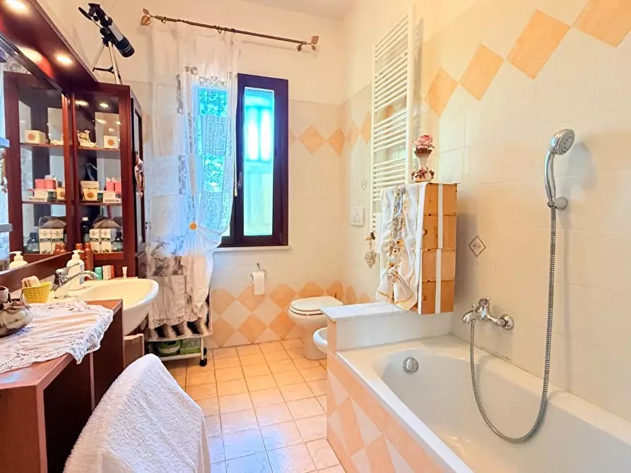 Immagine 23 di Appartamento in vendita  a Massa E Cozzile