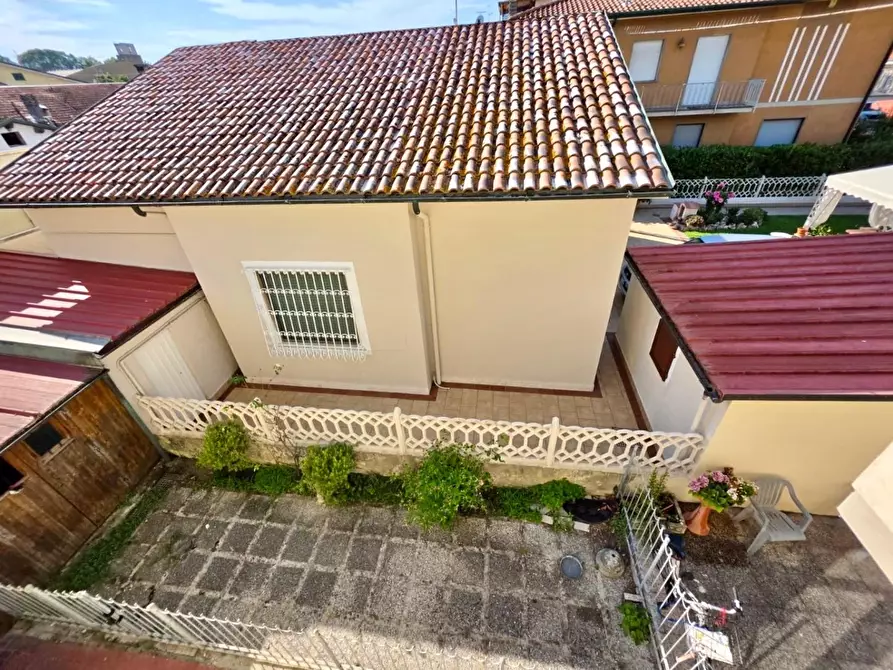 Immagine 17 di Appartamento in vendita  a Viareggio