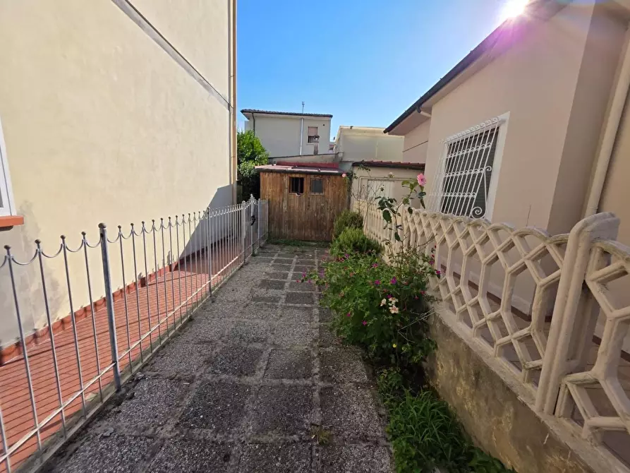 Immagine 18 di Appartamento in vendita  a Viareggio