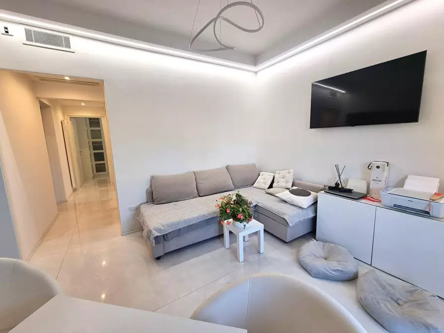 Immagine 2 di Appartamento in vendita  a Viareggio