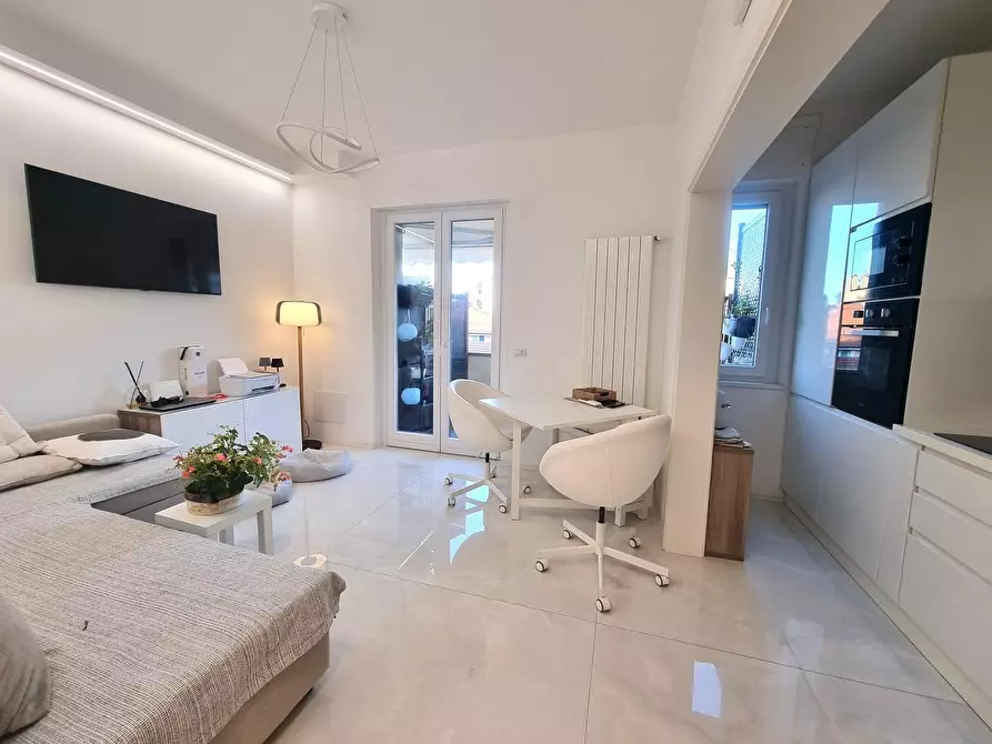 Immagine 1 di Appartamento in vendita  a Viareggio