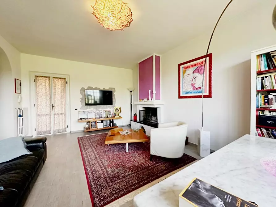Immagine 2 di Appartamento in vendita  a Lucca