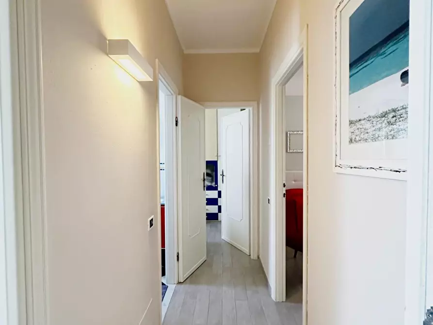 Immagine 11 di Appartamento in vendita  a Lucca