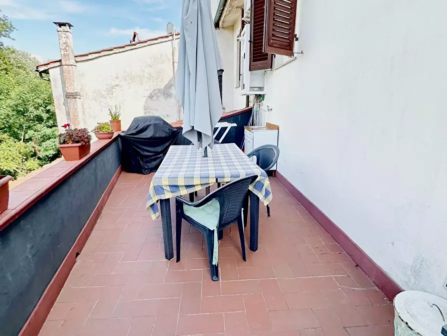 Immagine 4 di Appartamento in vendita  a Lucca