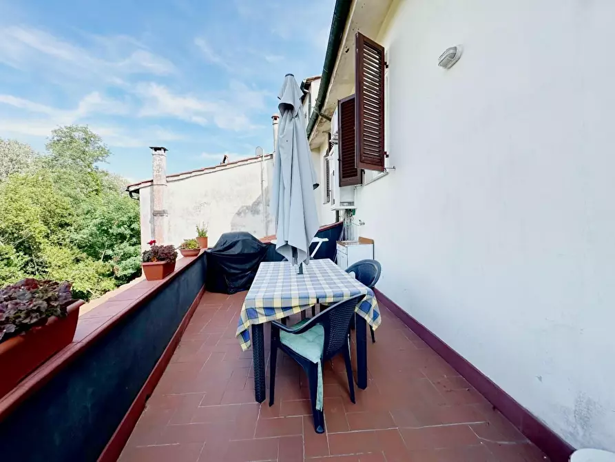 Immagine 3 di Appartamento in vendita  a Lucca