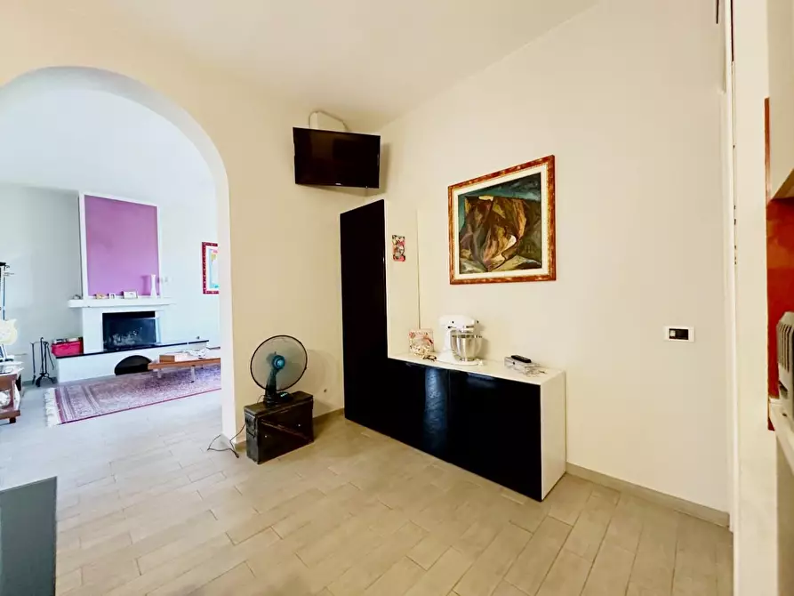 Immagine 9 di Appartamento in vendita  a Lucca