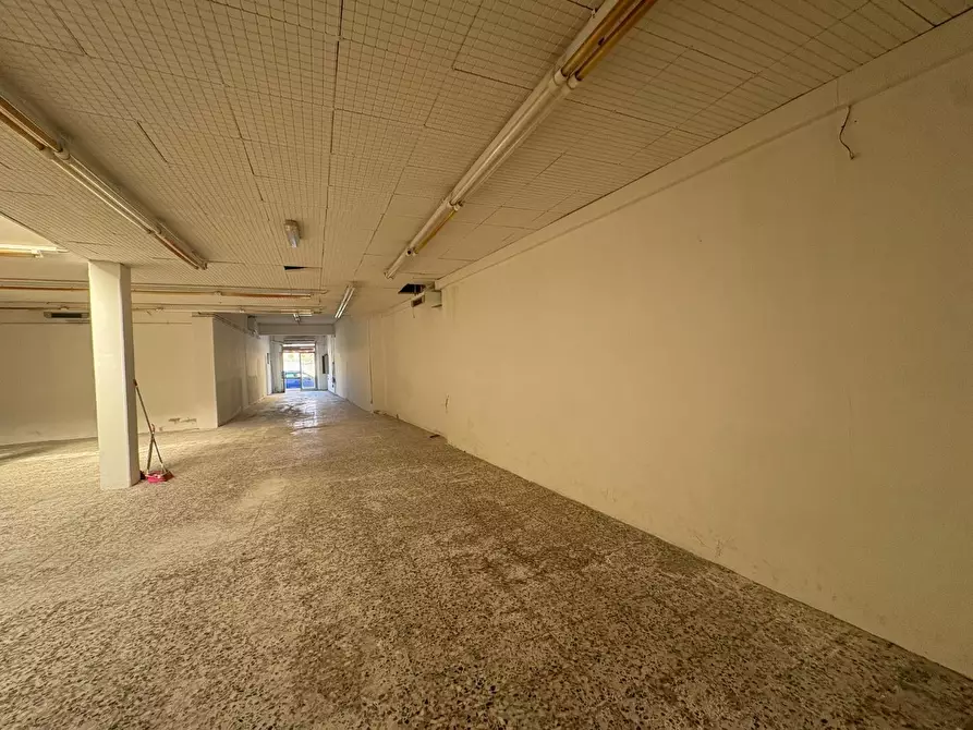 Immagine 10 di Locale commerciale in vendita  a Ponsacco