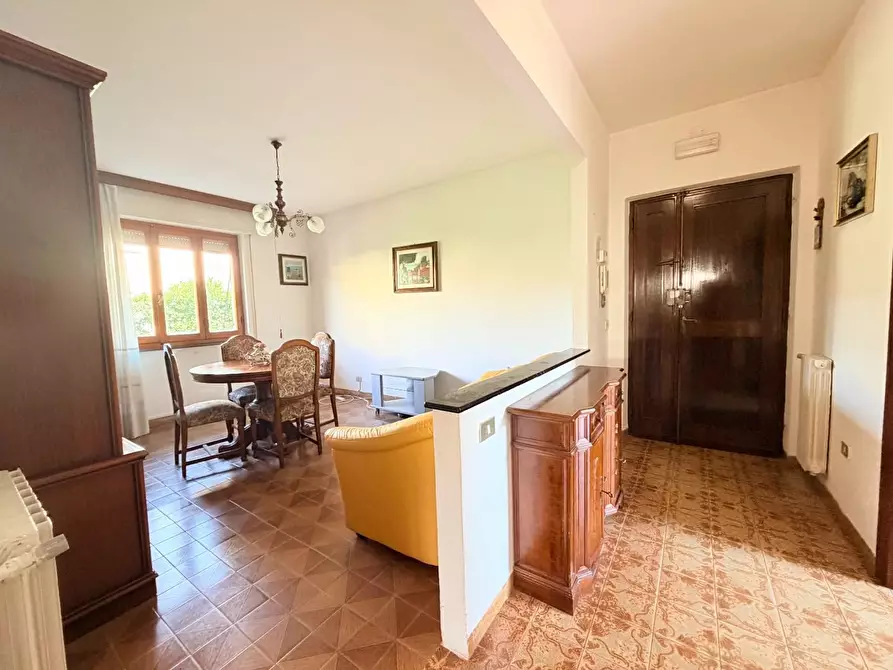 Immagine 3 di Appartamento in vendita  a Massa