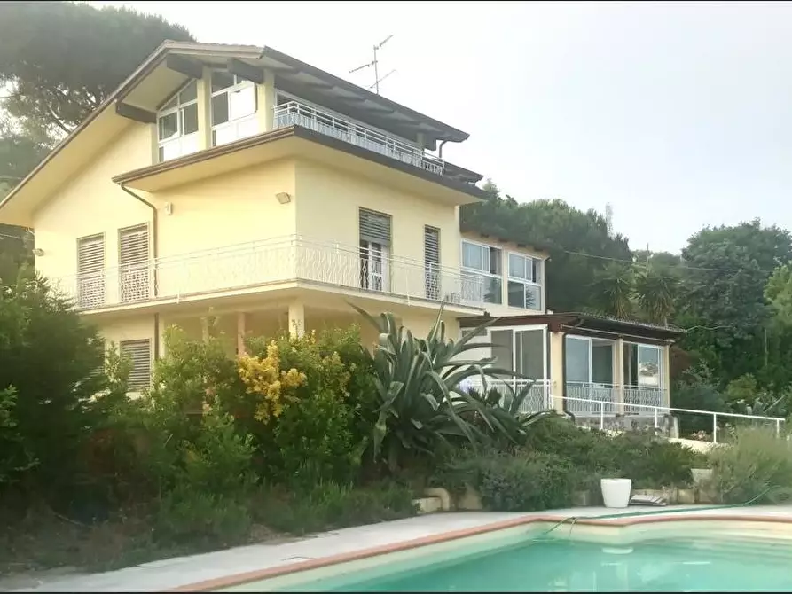 Immagine 13 di Villa in vendita  a Massarosa