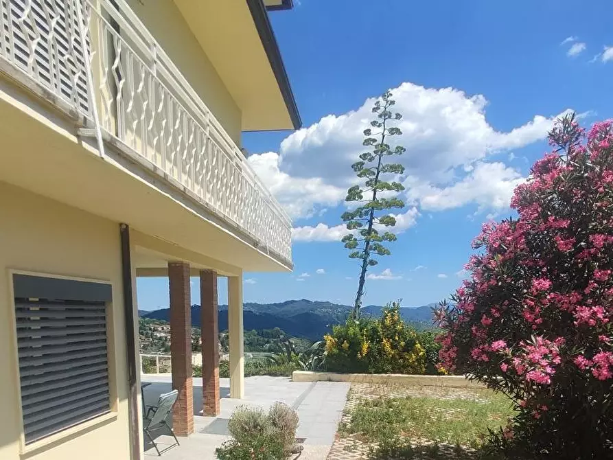 Immagine 7 di Villa in vendita  a Massarosa