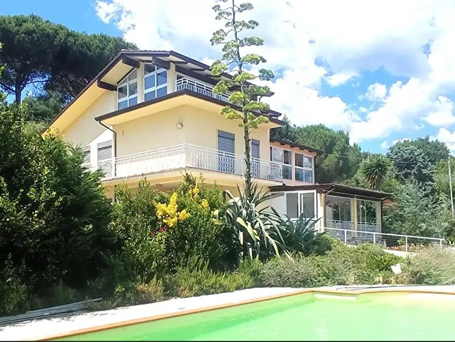 Immagine 14 di Villa in vendita  a Massarosa