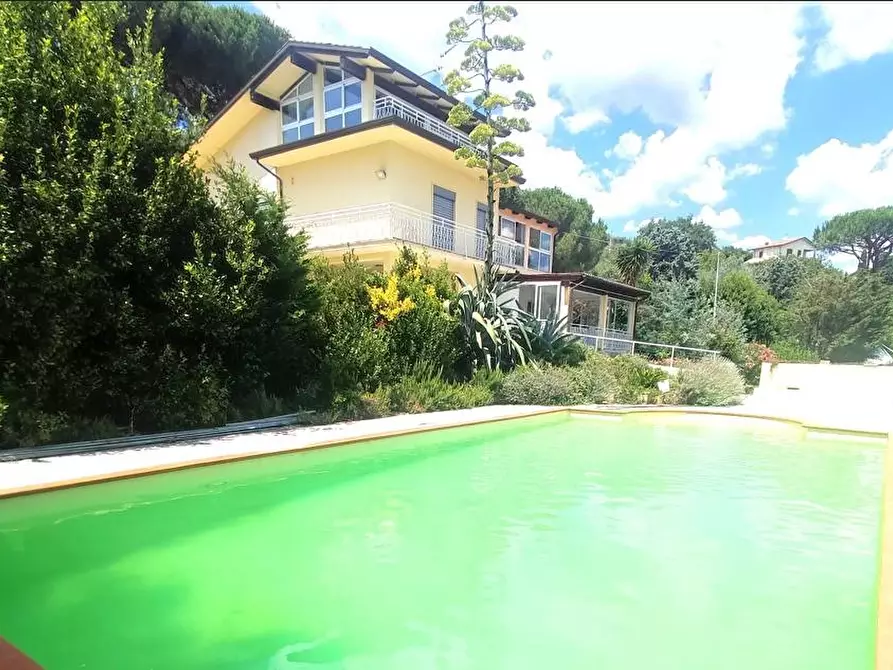 Immagine 3 di Villa in vendita  a Massarosa