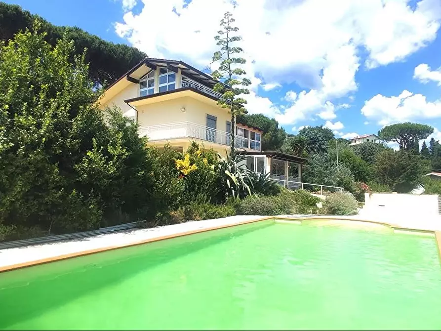 Immagine 5 di Villa in vendita  a Massarosa