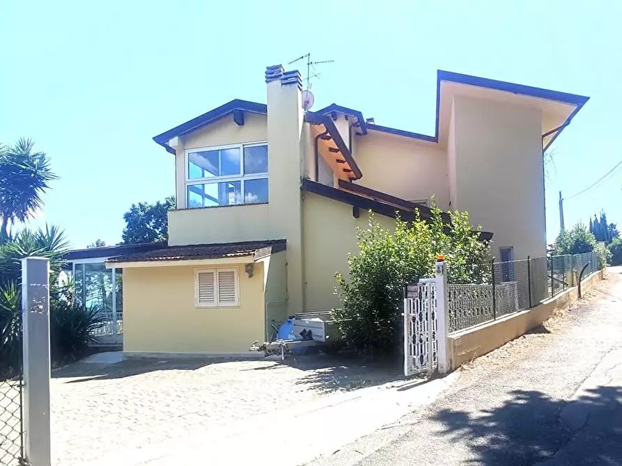 Immagine 6 di Villa in vendita  a Massarosa