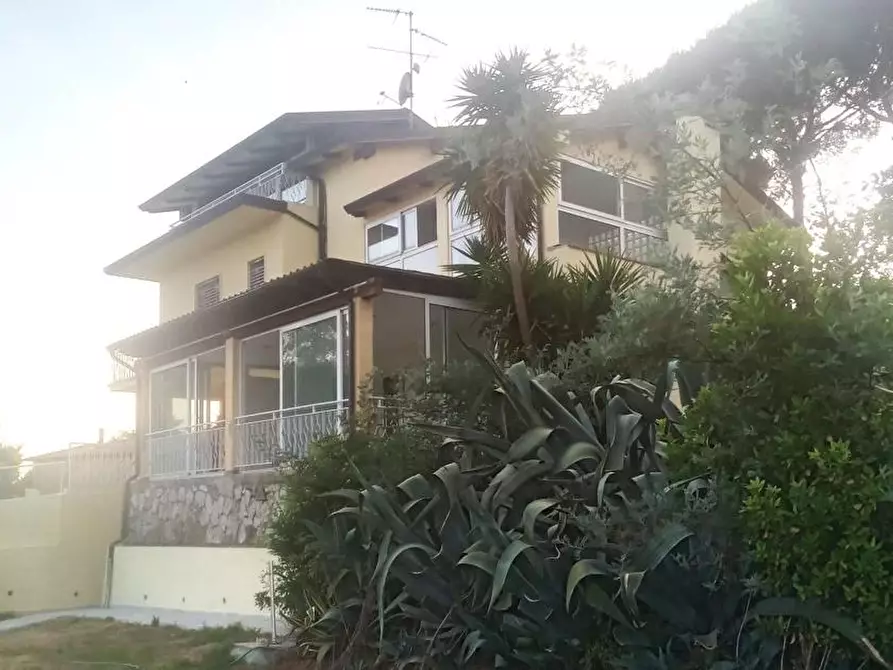 Immagine 11 di Villa in vendita  a Massarosa