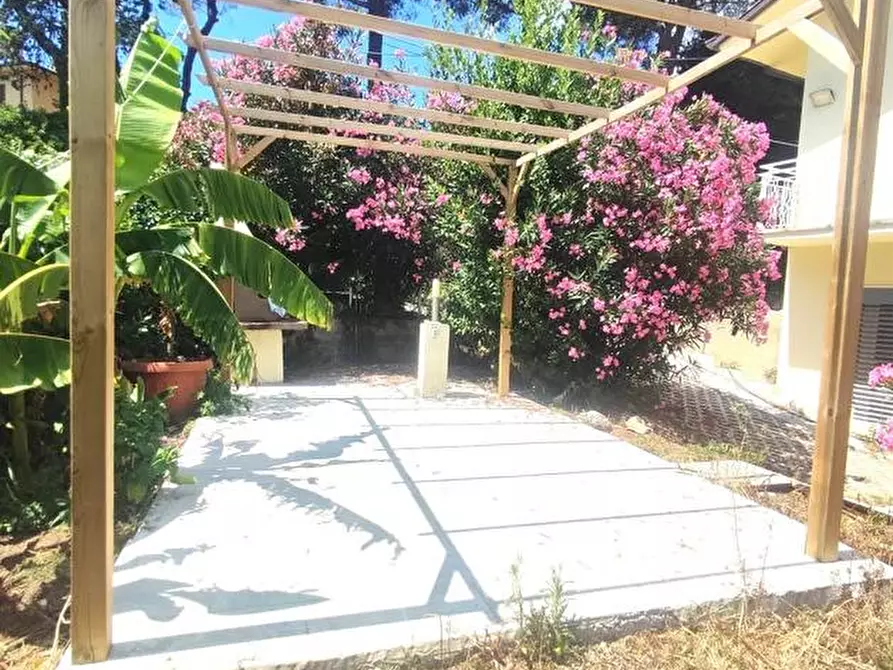 Immagine 21 di Villa in vendita  a Massarosa