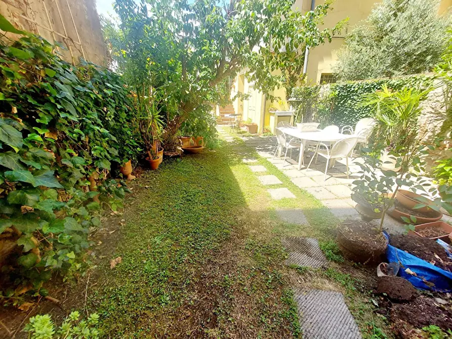 Immagine 66 di Appartamento in vendita  a Lucca