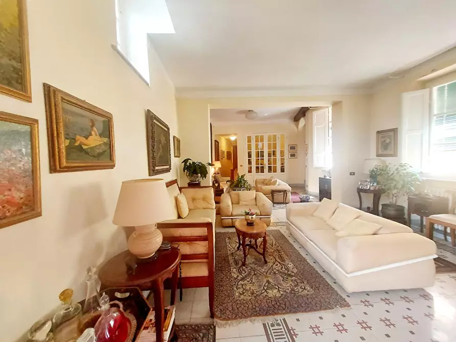 Immagine 2 di Appartamento in vendita  a Lucca