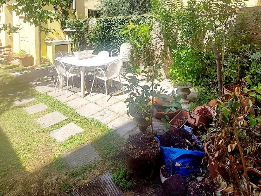 Immagine 65 di Appartamento in vendita  a Lucca
