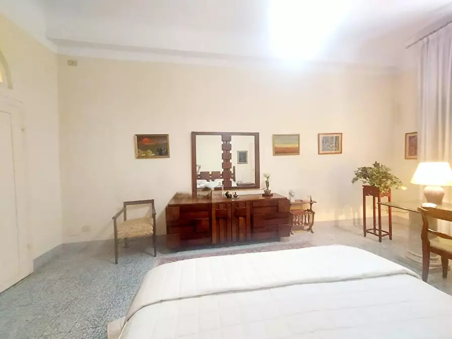Immagine 30 di Appartamento in vendita  a Lucca