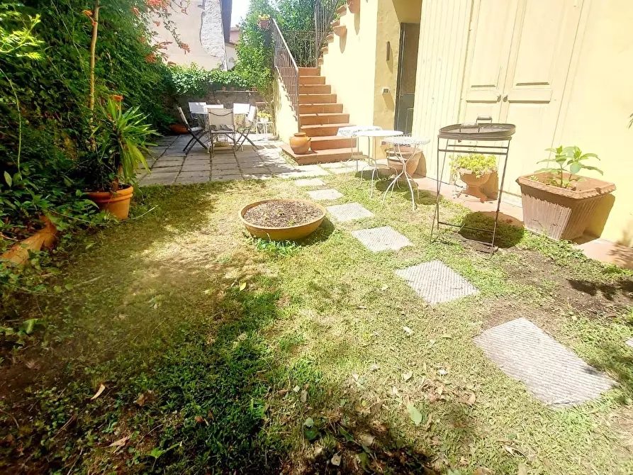 Immagine 63 di Appartamento in vendita  a Lucca