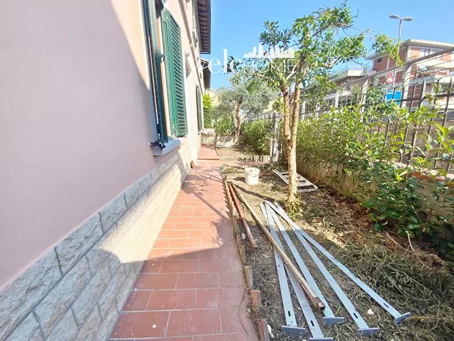 Immagine 2 di Appartamento in vendita  a Campi Bisenzio