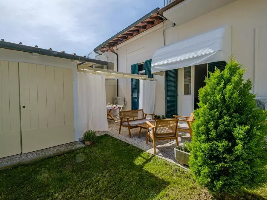 Immagine 1 di Appartamento in vendita  a Forte Dei Marmi