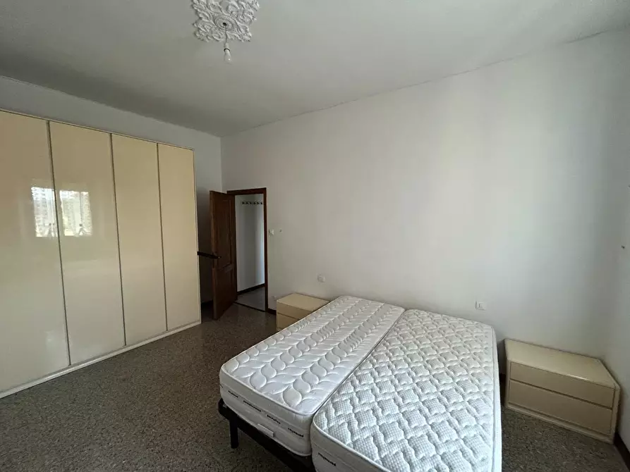 Immagine 22 di Appartamento in vendita  a Siena