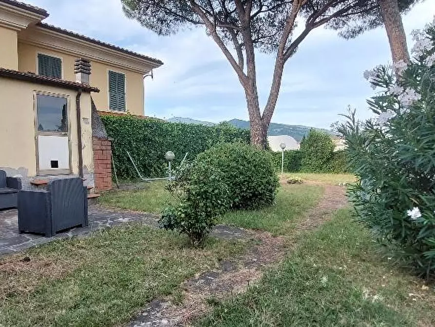 Immagine 2 di Casa bifamiliare in vendita  a Pistoia