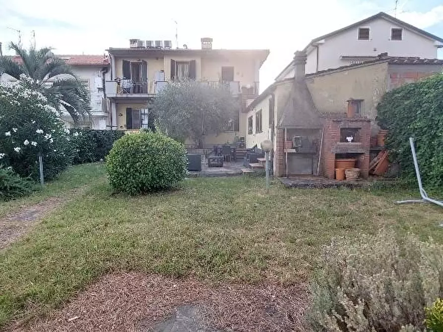 Immagine 8 di Casa bifamiliare in vendita  a Pistoia