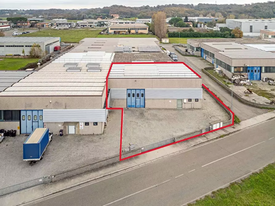 Immagine 2 di Capannone industriale in vendita  a Calcinaia
