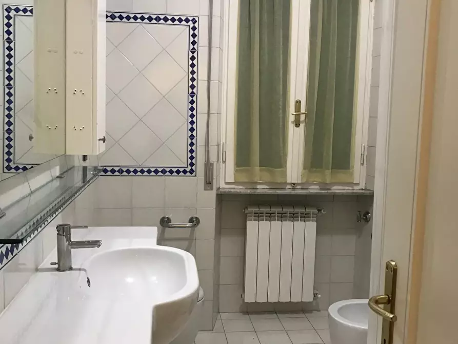 Immagine 4 di Appartamento in affitto  a Lucca