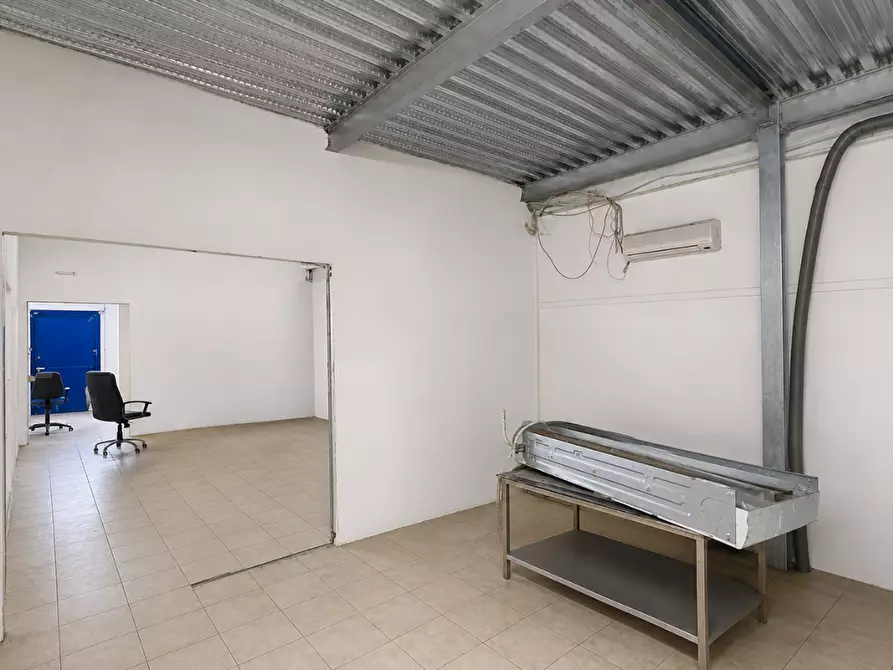 Immagine 8 di Capannone industriale in vendita  a Calcinaia