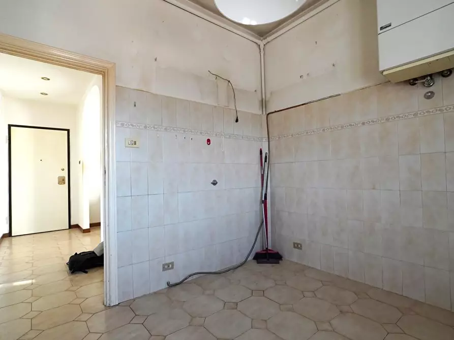 Immagine 8 di Appartamento in vendita  a Lucca