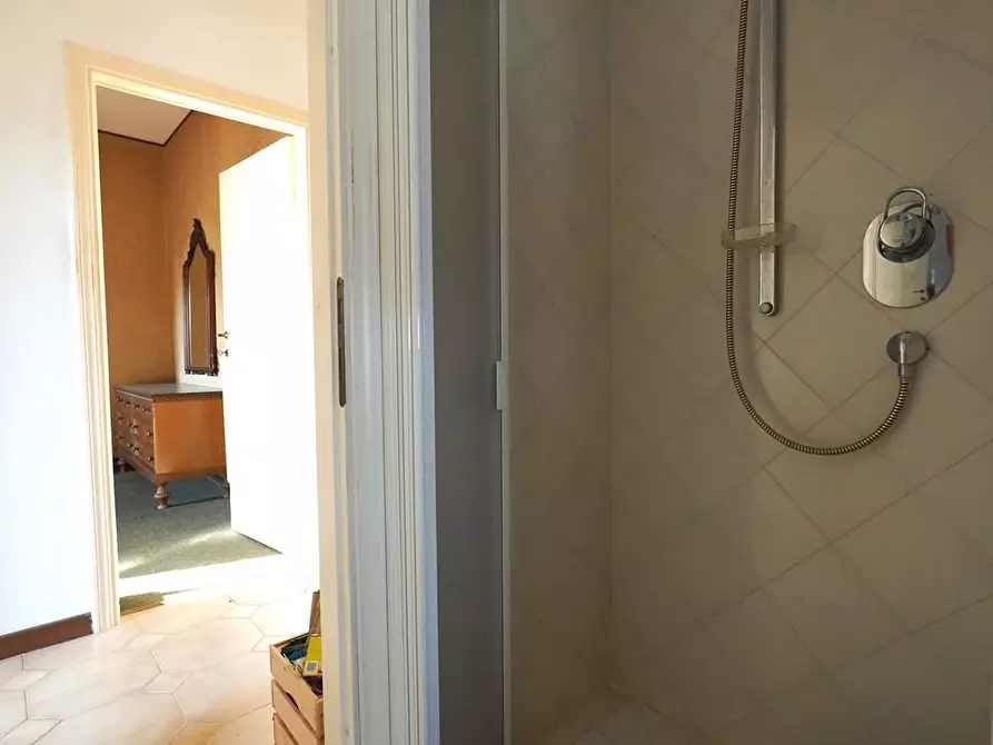 Immagine 18 di Appartamento in vendita  a Lucca