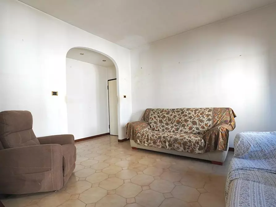Immagine 6 di Appartamento in vendita  a Lucca