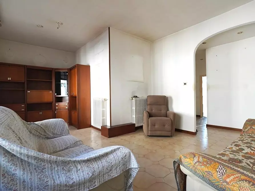 Immagine 1 di Appartamento in vendita  a Lucca