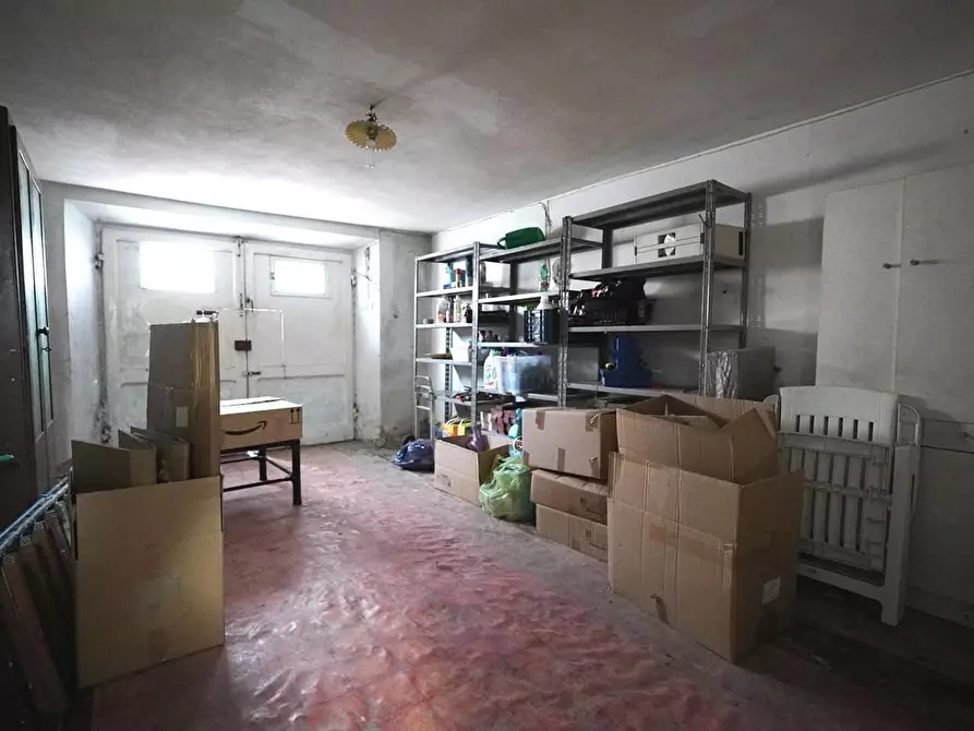 Immagine 21 di Appartamento in vendita  a Lucca