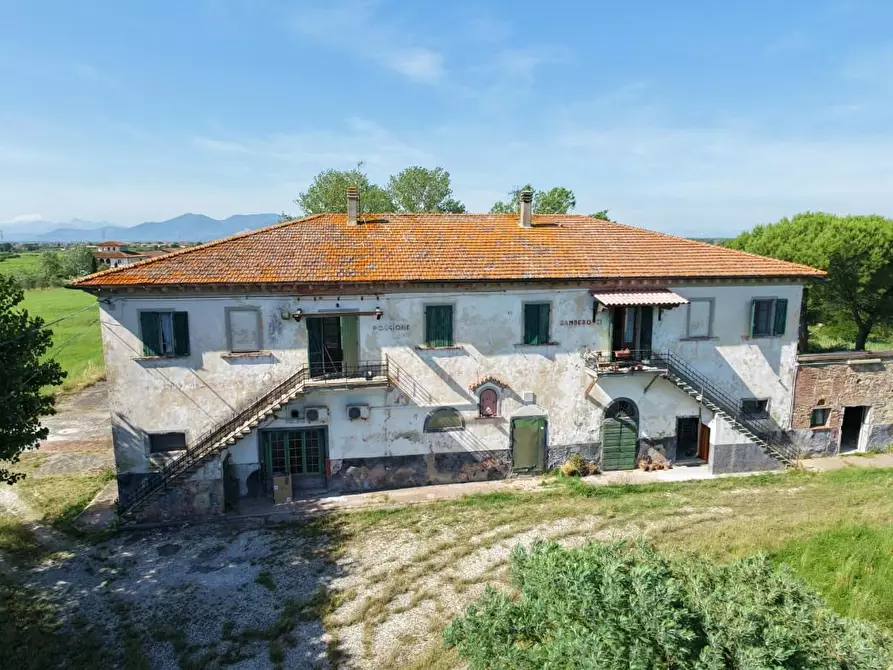 Immagine 1 di Palazzo in vendita  a Crespina Lorenzana
