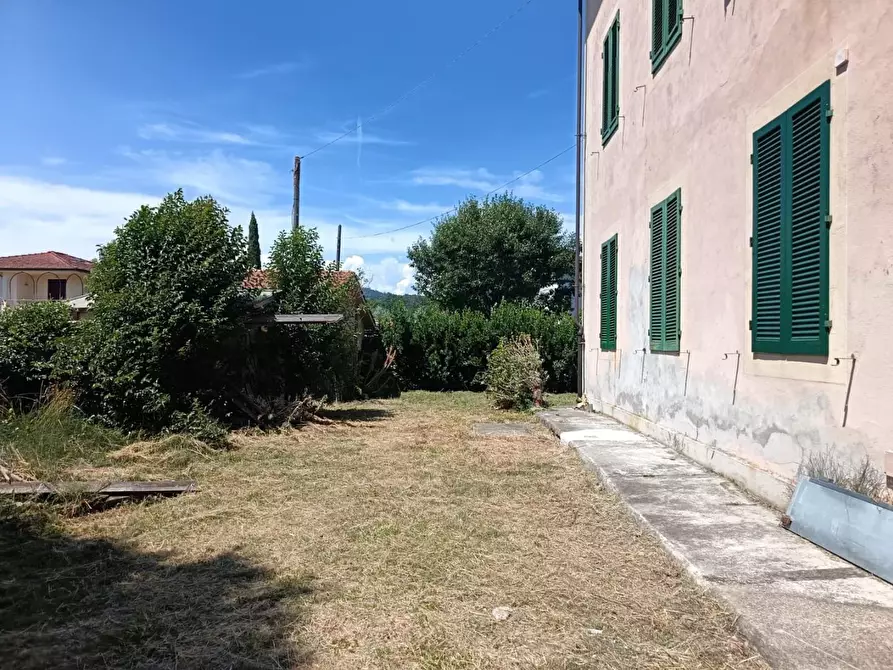 Immagine 1 di Appartamento in vendita  a Lucca