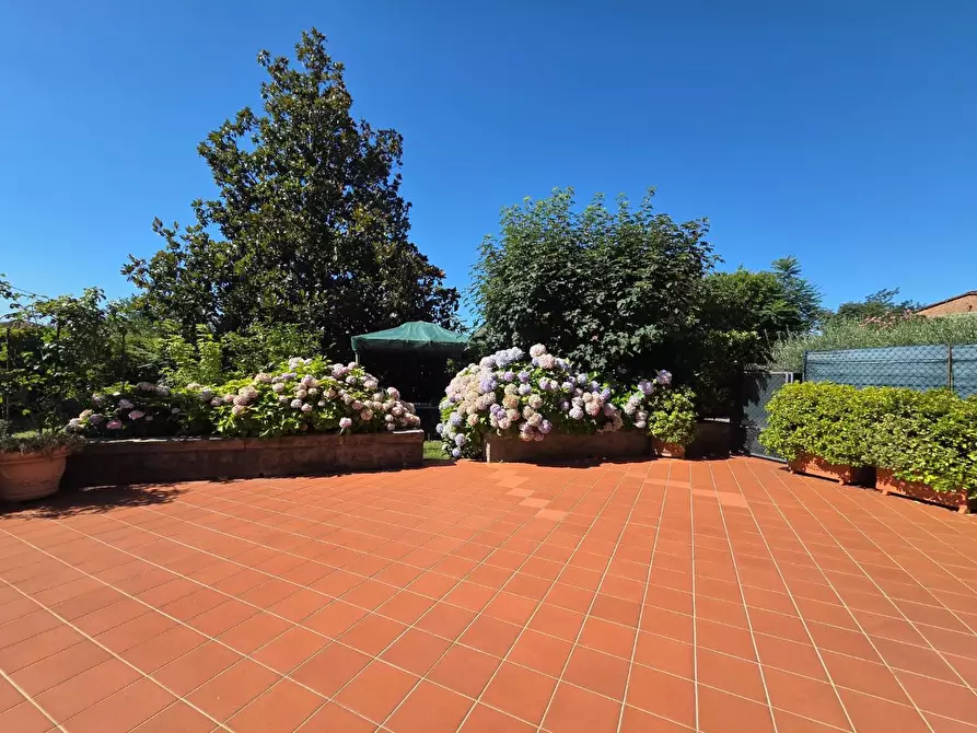 Immagine 18 di Villa in vendita  a Capannori