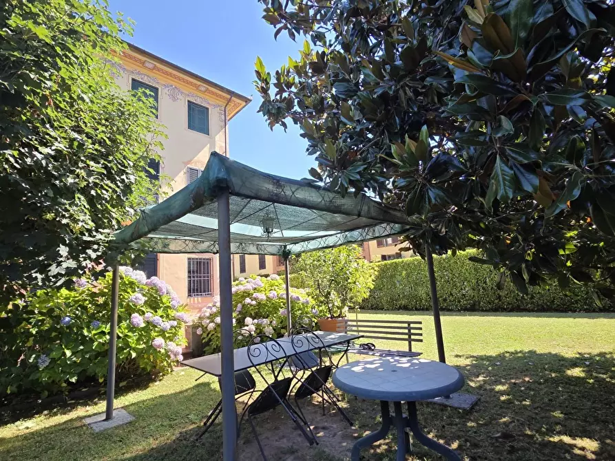 Immagine 68 di Villa in vendita  a Capannori