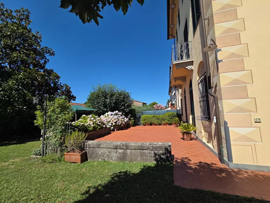 Immagine 63 di Villa in vendita  a Capannori