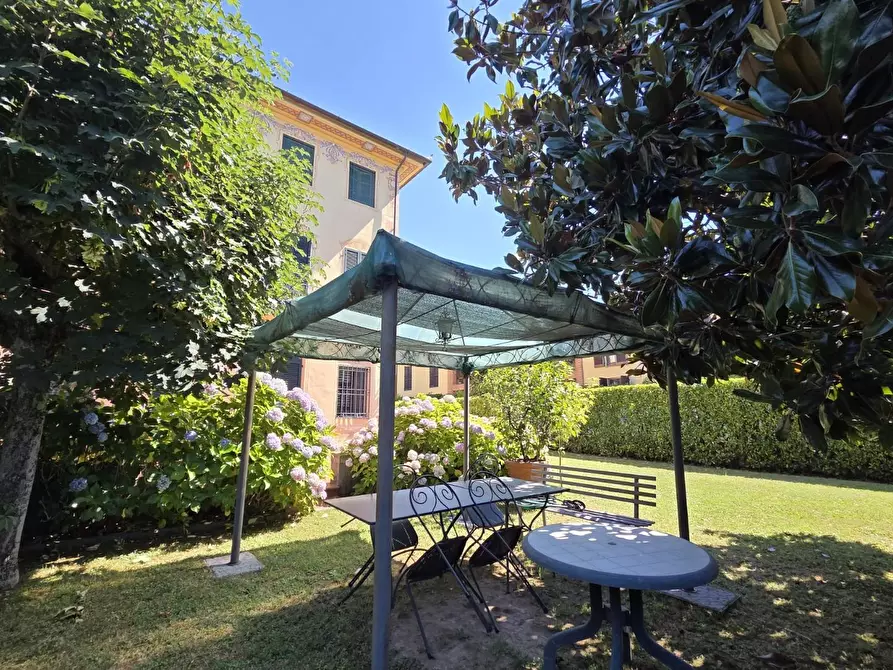 Immagine 67 di Villa in vendita  a Capannori