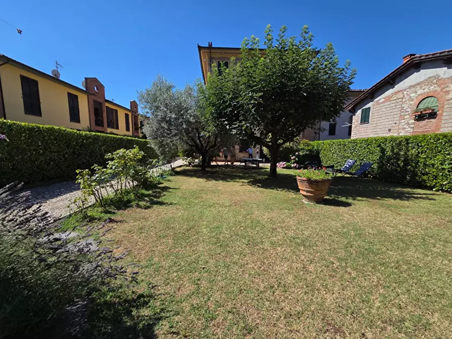Immagine 57 di Villa in vendita  a Capannori
